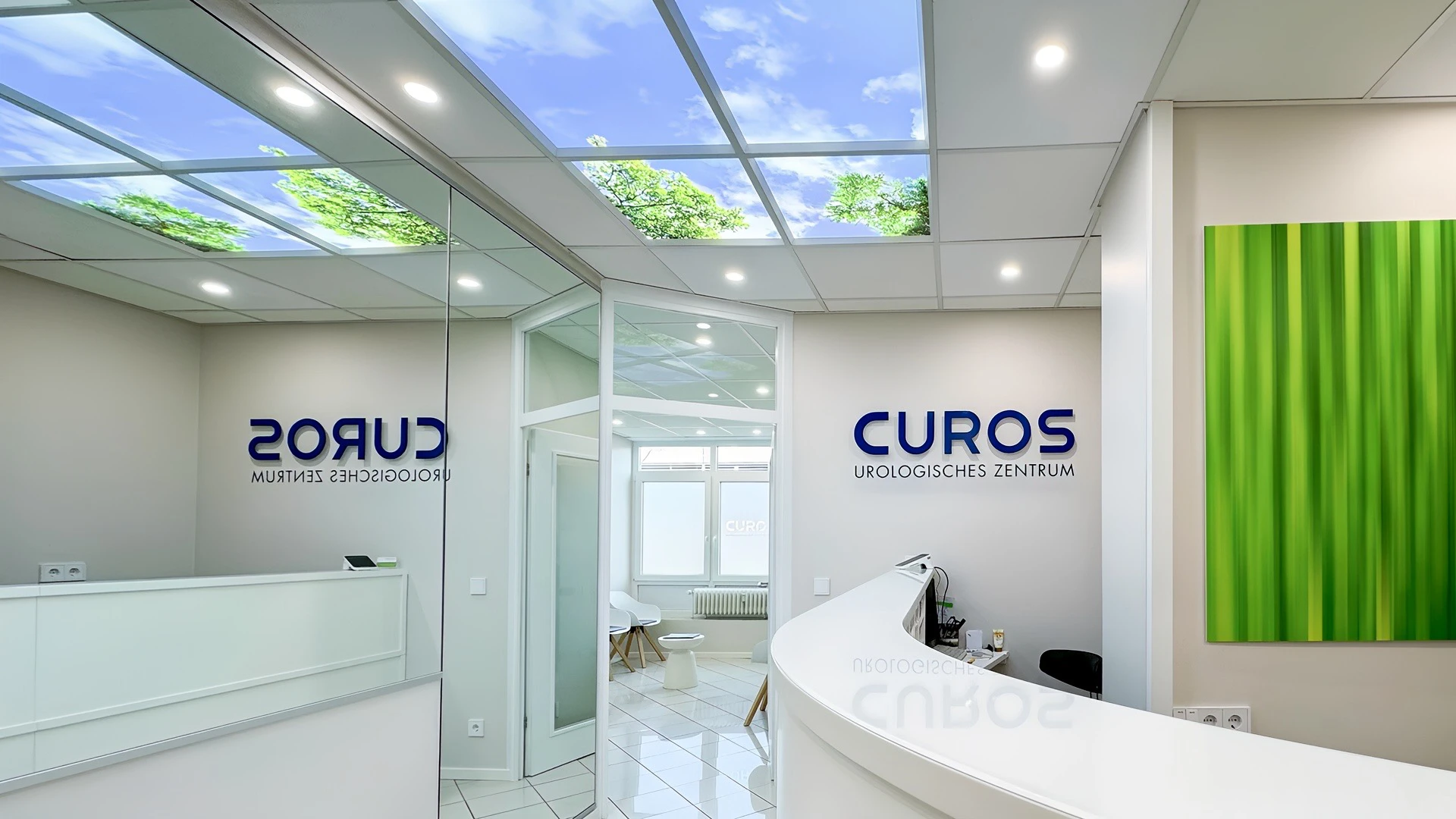CUROS urologisches Zentrum Köln und Bonn Hero Image Dieses Bild zeigt den Eingangsbereich einer der Praxen des CUROS urologischen Zentrums in Köln und Bonn